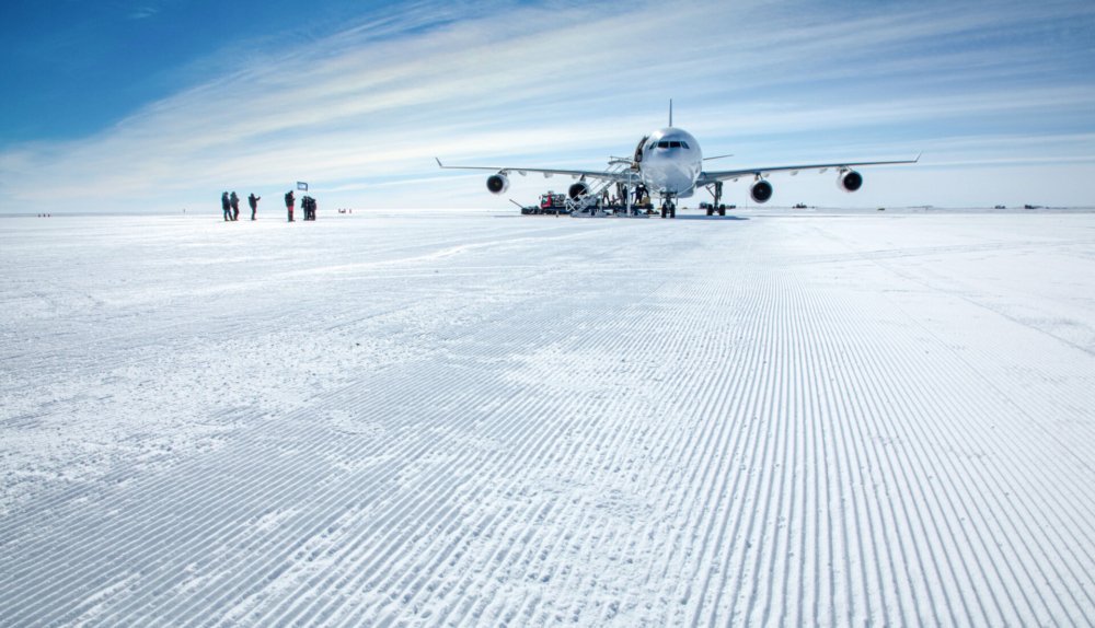 Hi Fly A340 antarctica