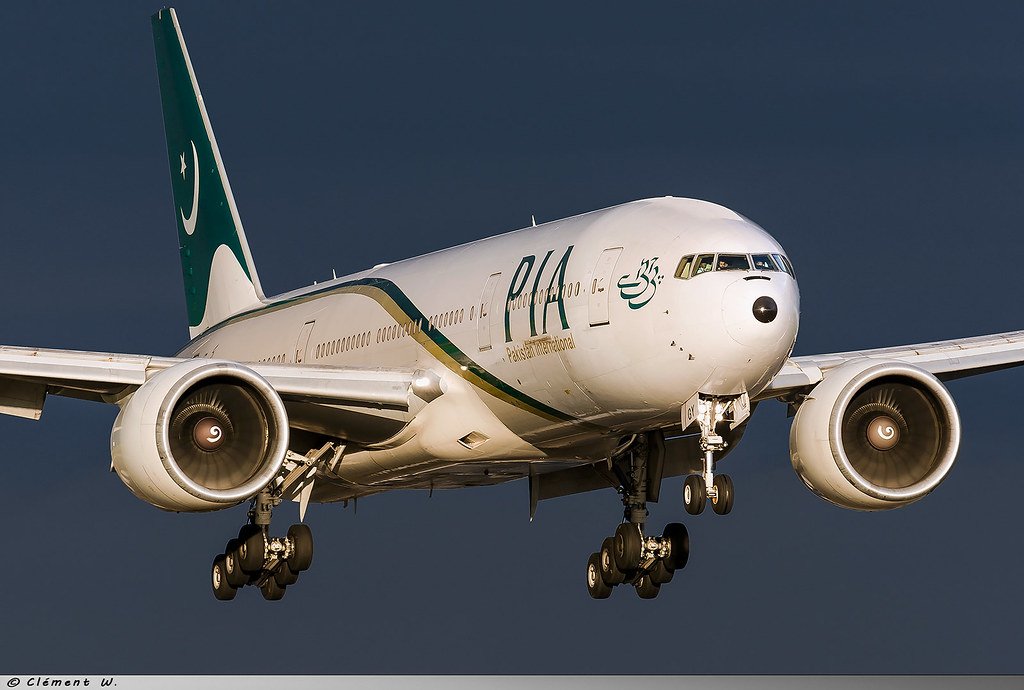 Almost 30% of pilots in Pakistan have fake licenses, aviation minister says;