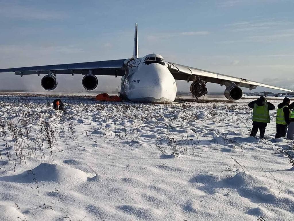 Emergency landing of AN-124 in Novosibirsk