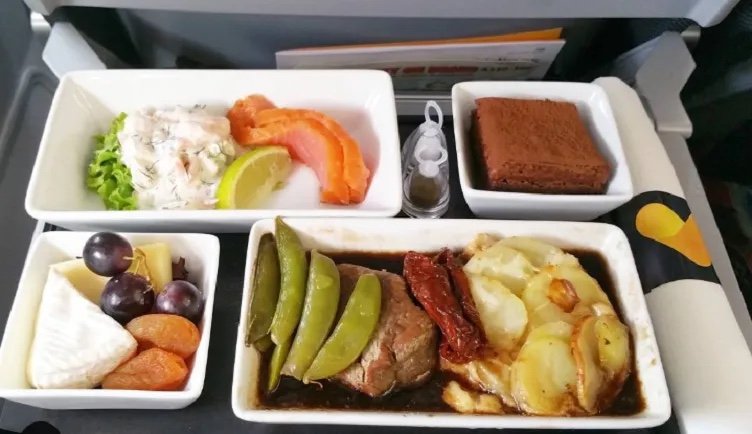 Reasons Why Food Doesn't Always Taste Good on Planes