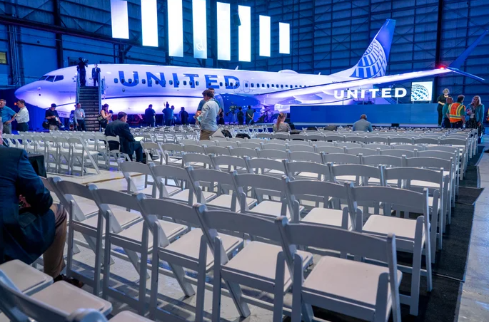 United Places Largest Aircraft Order in a Decade