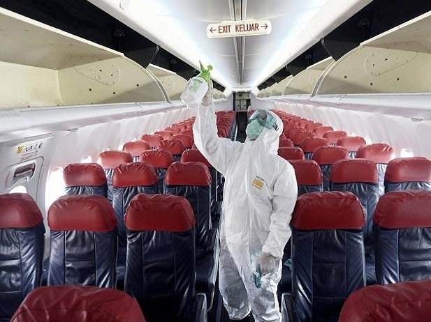 Countries re-introduce travel bans in response to Omicron variant