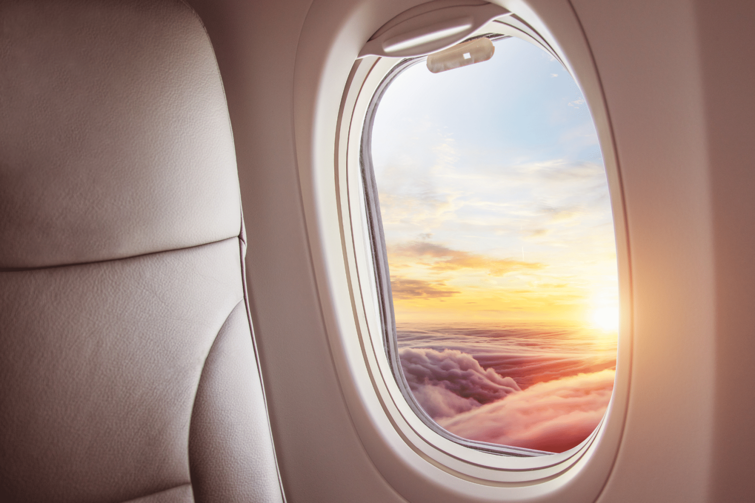 Why are the windows of planes round or curved?