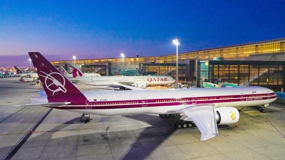 Qatar Airways Reveals New Retro Livery 777