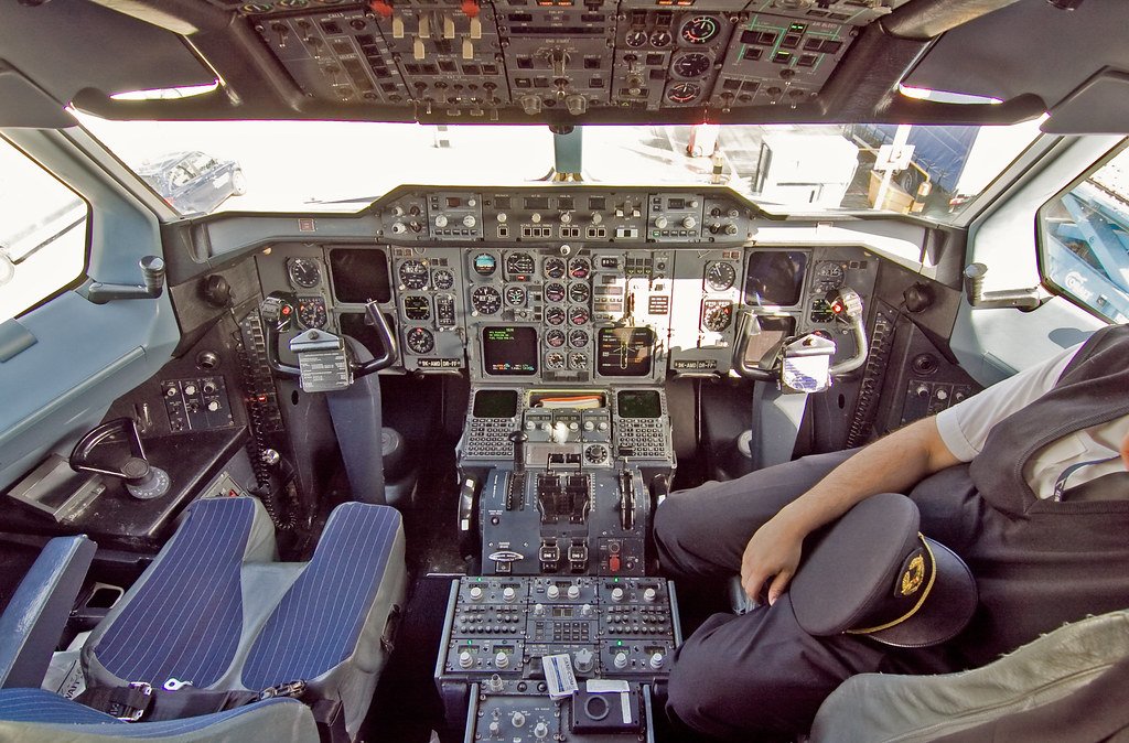 Airbus Planes Have Side Sticks While Boeing's Have Yokes - Airbus A300's cockpit