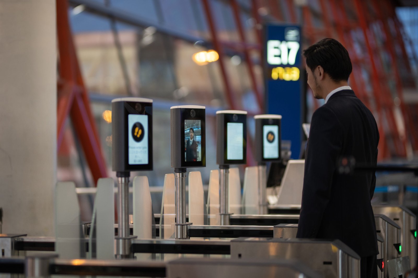 Exploring the Benefits and Challenges of Advanced Self-Service Technology in Aviation