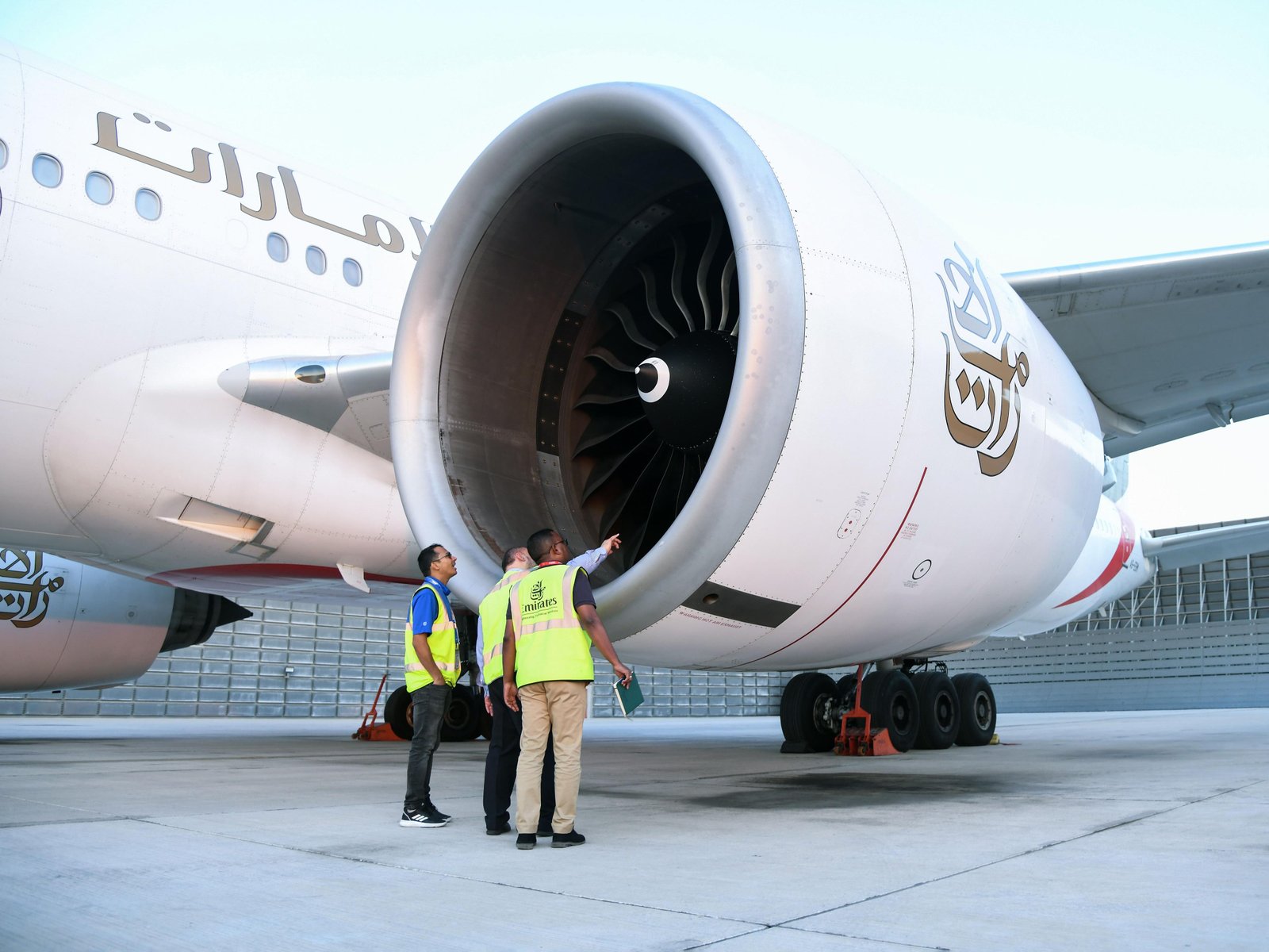 Emirates Successfully Runs a Boeing 777 Engine on 100% SAF
