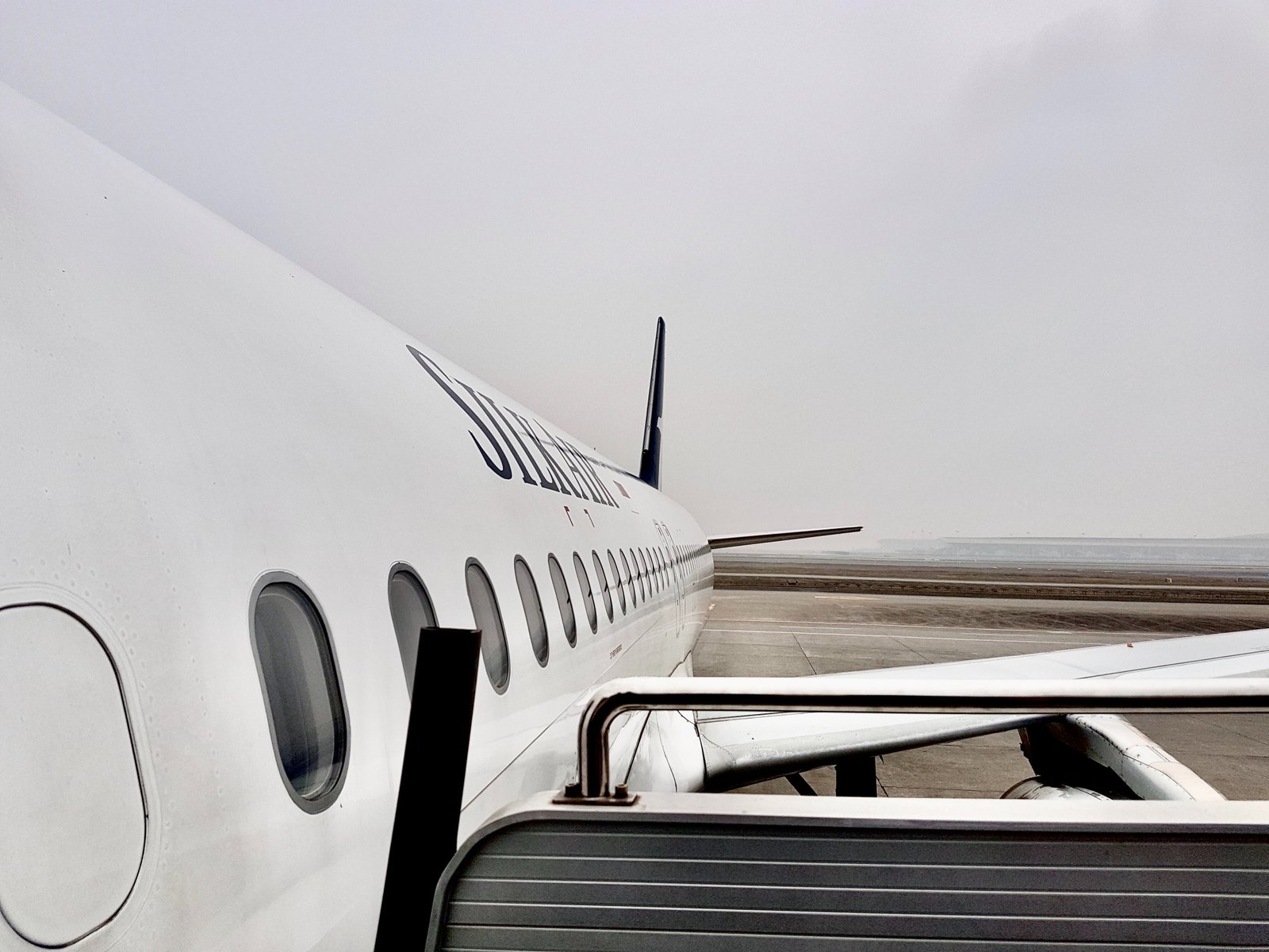 Can We Have an Aircraft with a Panoramic Window?