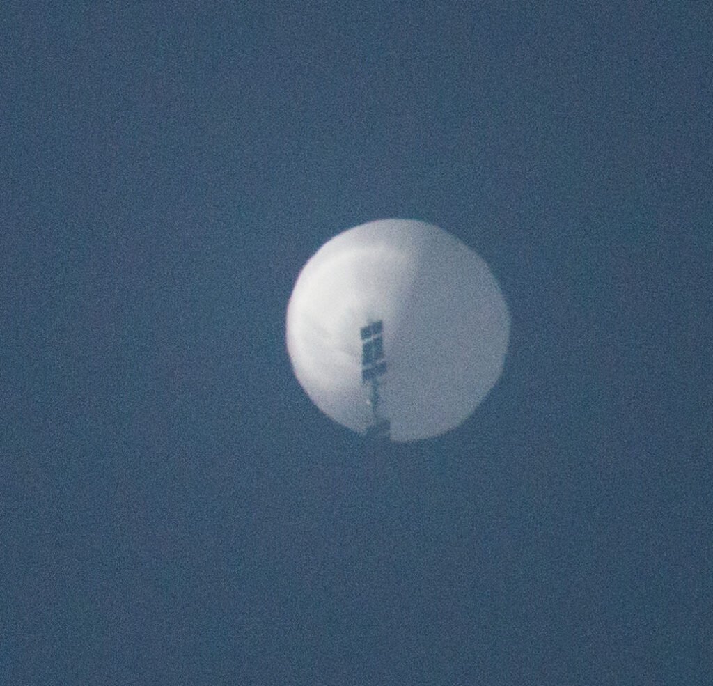 After the Chinese Spy Balloon, Unidentified Flying Objects Invading the Sky !