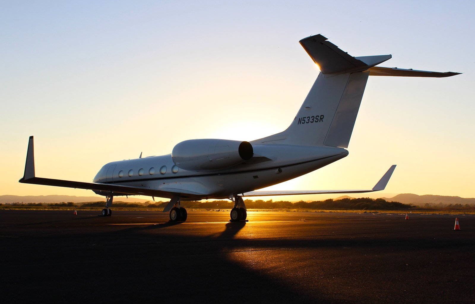 Luxury Travel by Private Jet: How to Plan Your Dream Experience?