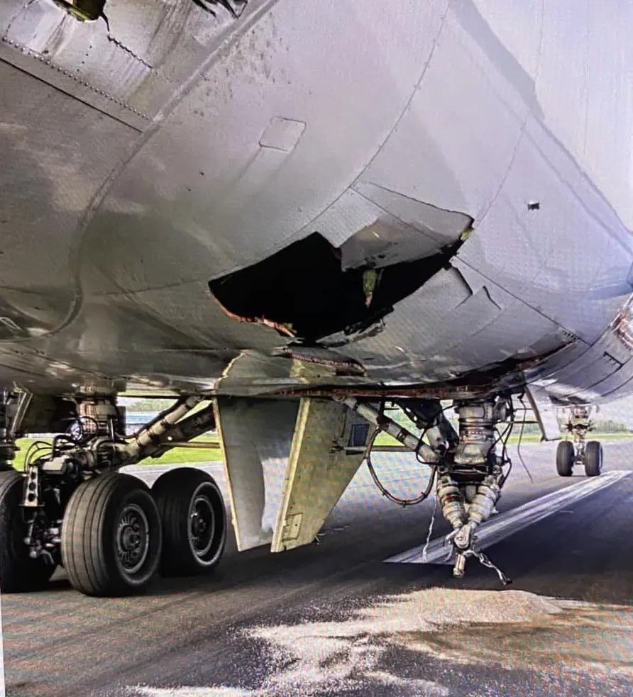 Video: Cargolux Boeing 747 Loses Part of Landing Gear During Emergency Landing