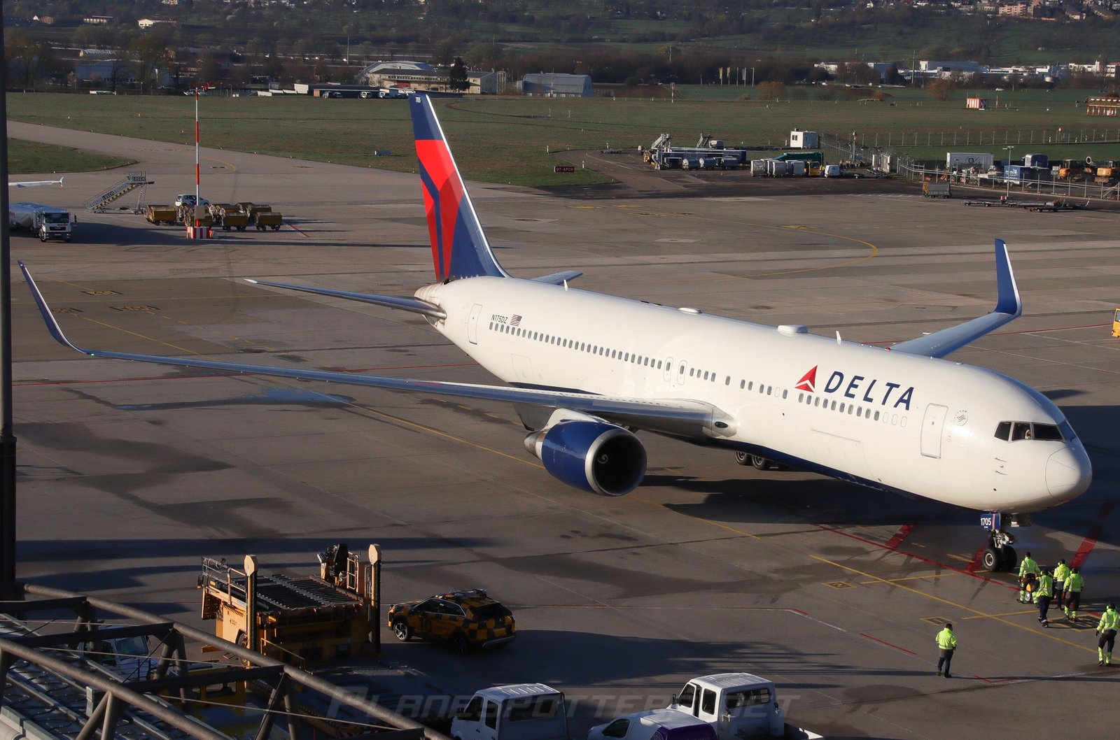 Delta Air Lines' Exclusive Porsche Transfer Service: Luxury Travel at Its Finest