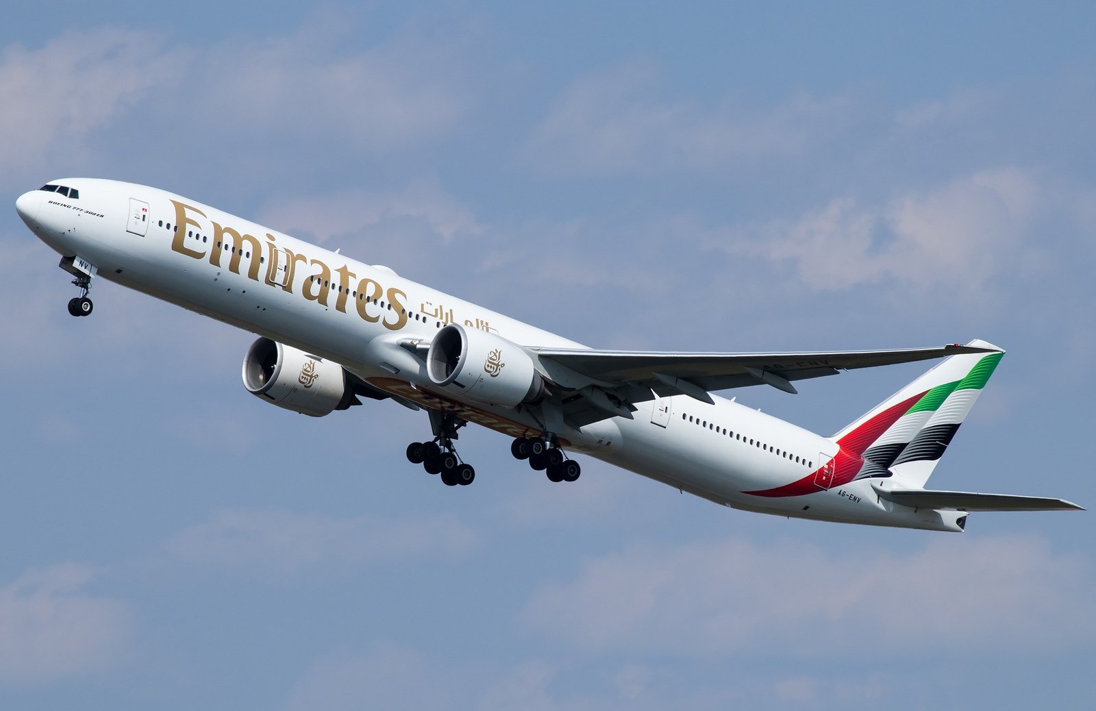 Qantas and Emirates Partnership Renewed: What it Means for Customers and Competition