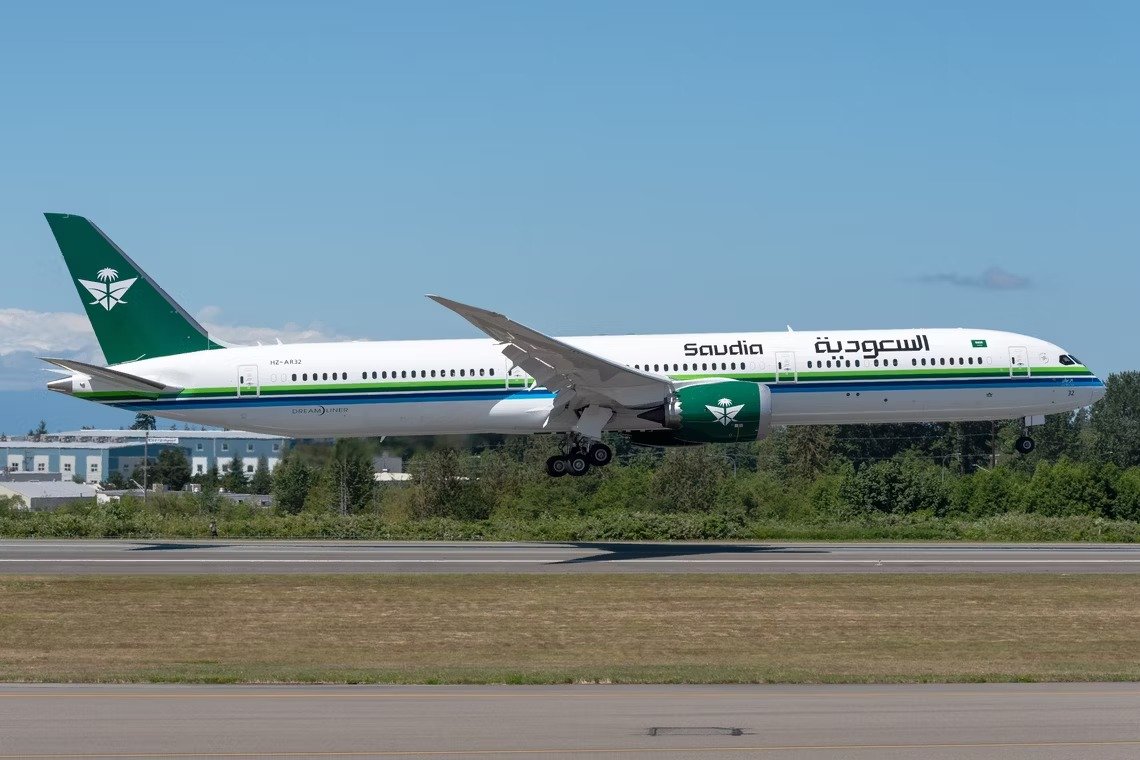 Saudia's Stunning Retro Livery on Newest Boeing 787 Dreamliner