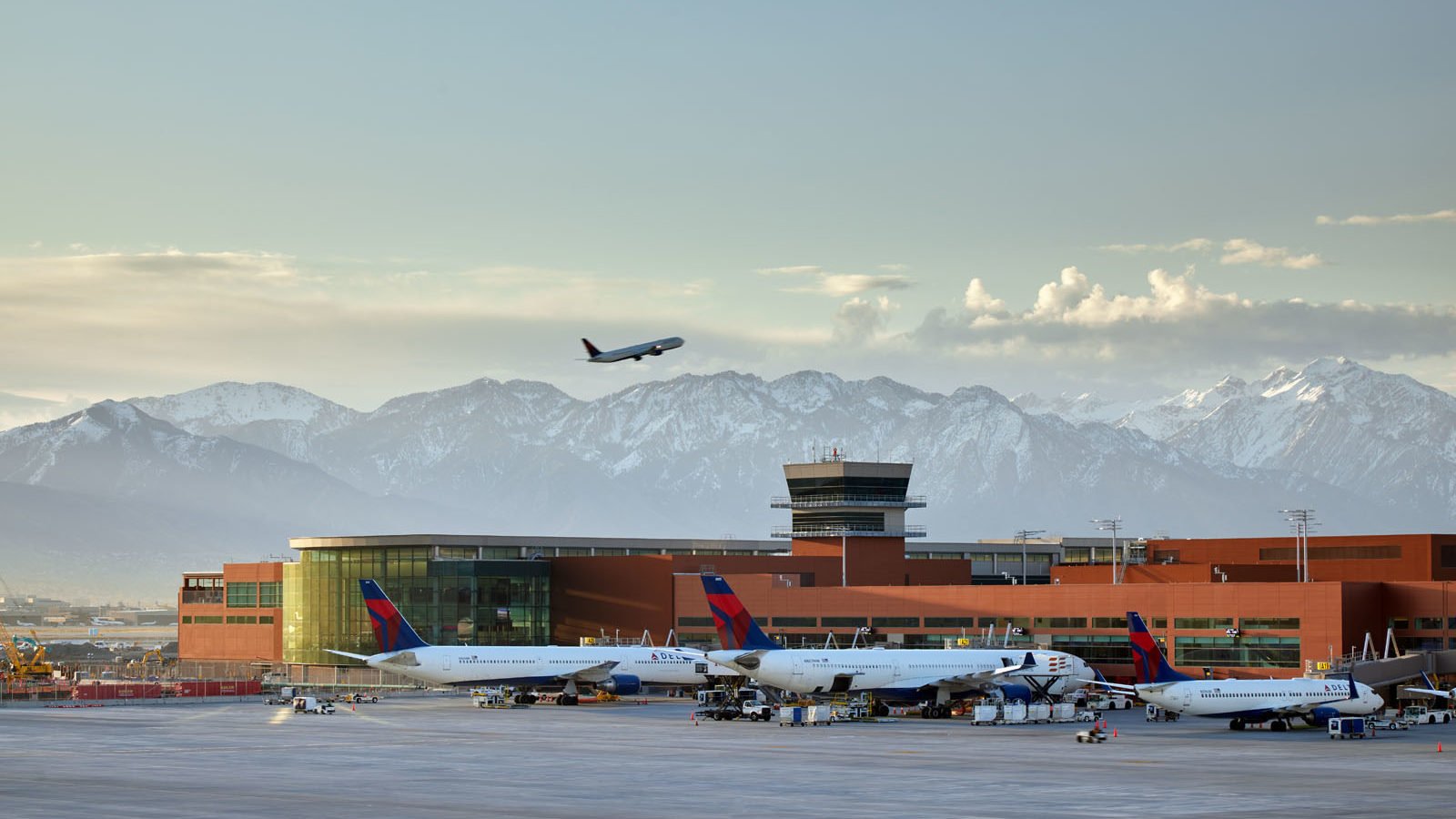 Efficiency Takes Flight: Discover the Top Five US Airports for On-Time Departures