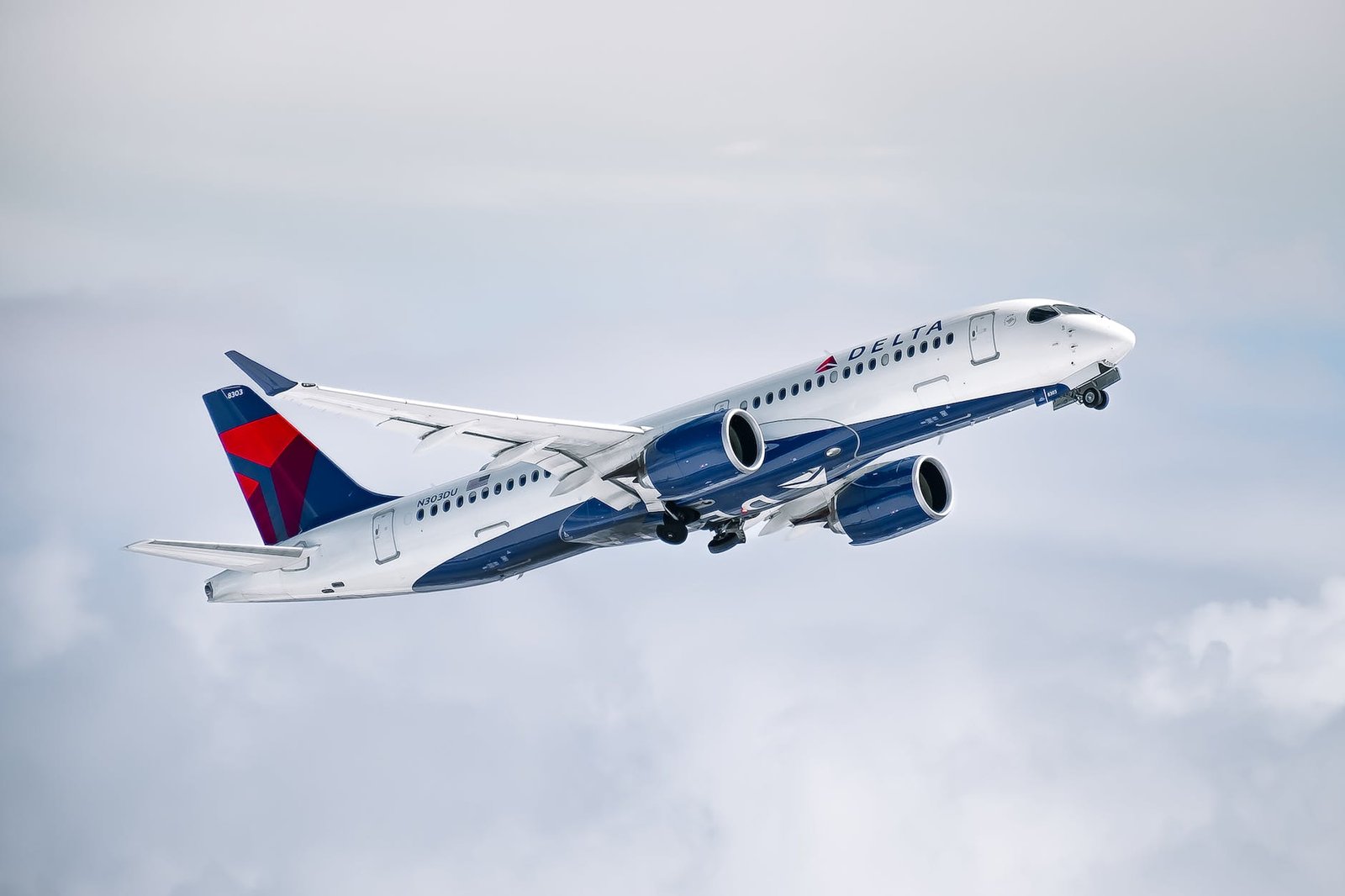 Delta Air Lines Announces Corporate Staff Layoffs Regardless of Record Revenues