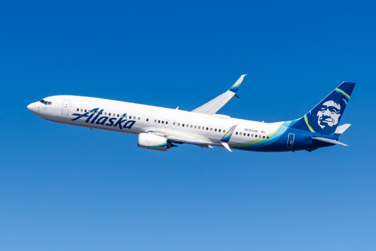 FAA Recommends Airlines to Perform Door Plug Inspections on Boeing 737-900ER Aircraft