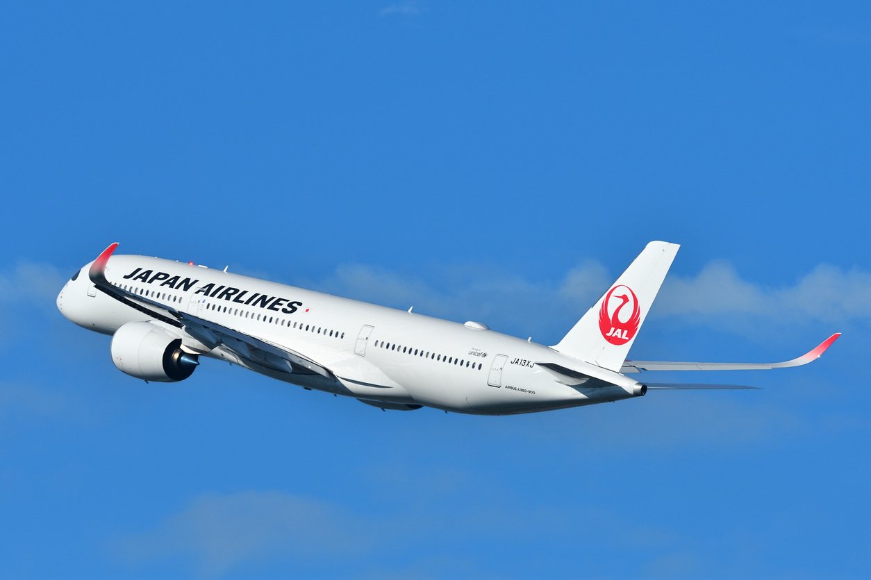 Japan Airlines Orders 42 Aircraft from Boeing and Airbus
