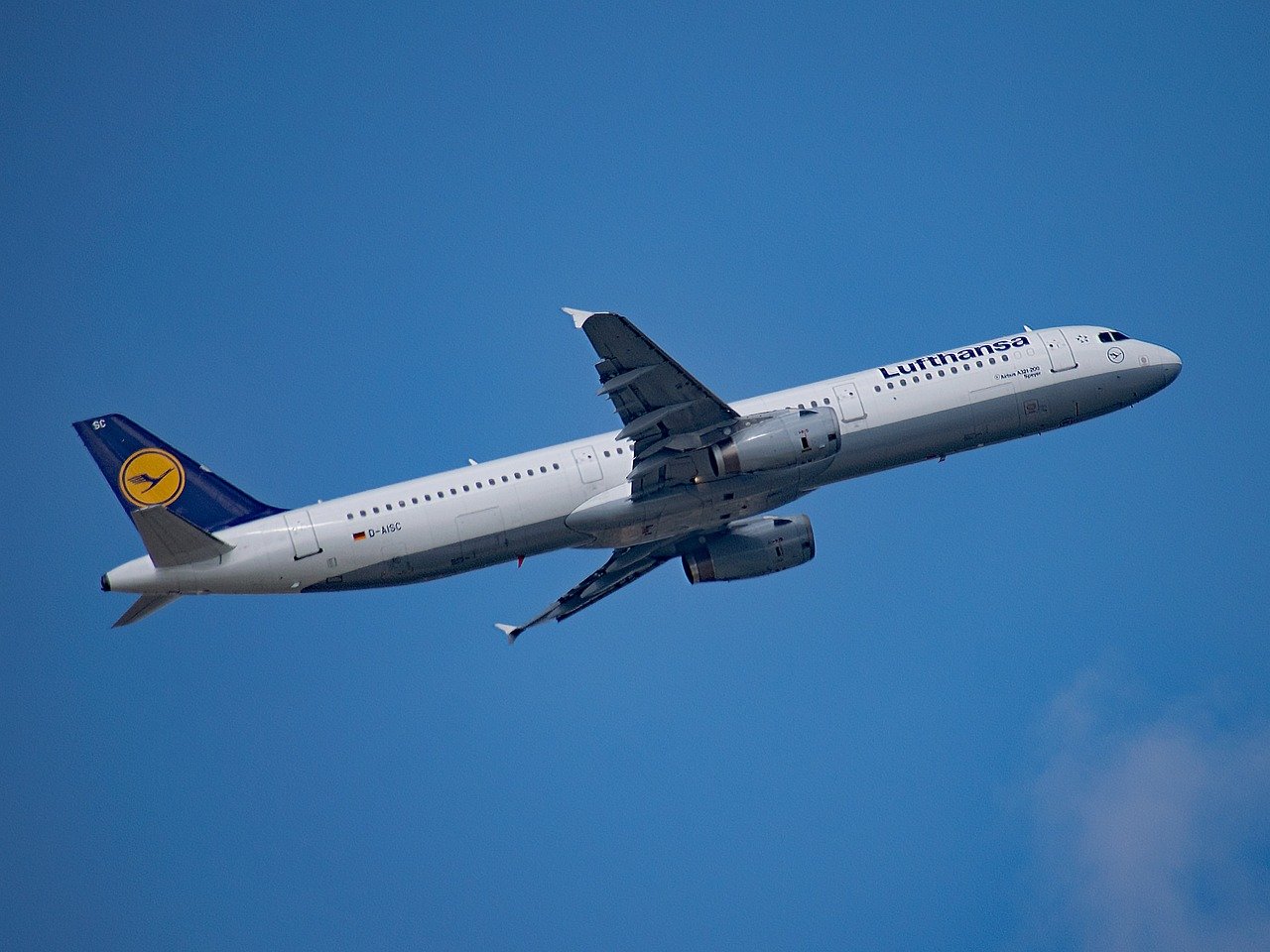 Boeing 757 and Airbus A321...Which is Better?