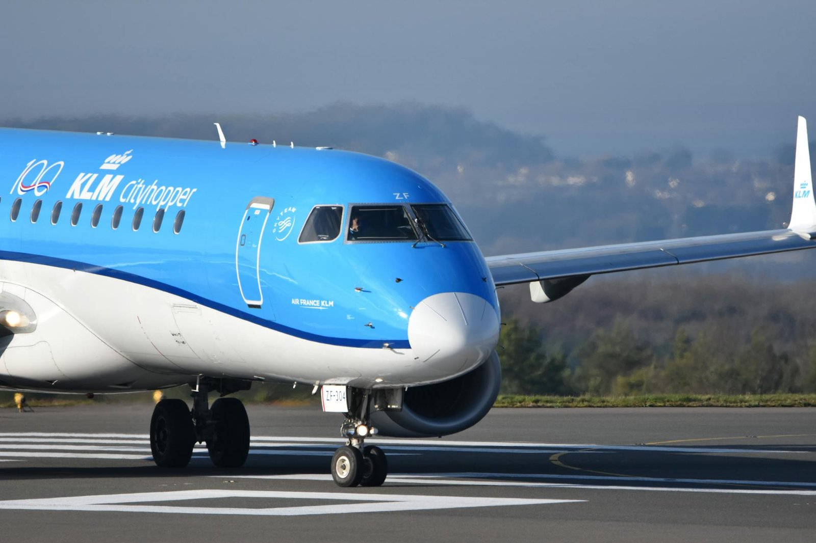 Royal Dutch Police: The Person Killed in KLM E190's Incident was a Suicide