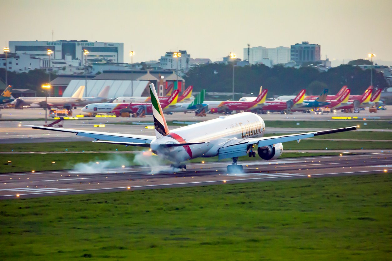 Decoding the Airport Runway: A Guide to Runway Designators and Threshold Markings