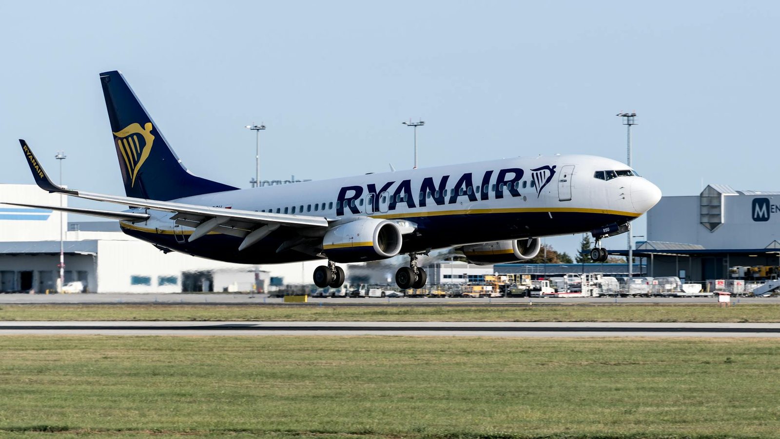 Tragic Highway Accident Claims Lives of Two Ryanair Pilots