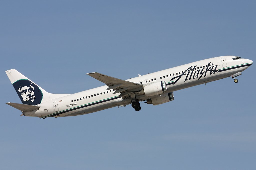 Alaska Airlines Retires the First-Ever Boeing 737-900