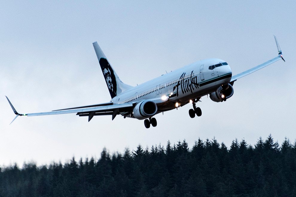 Alaska Airlines AS345