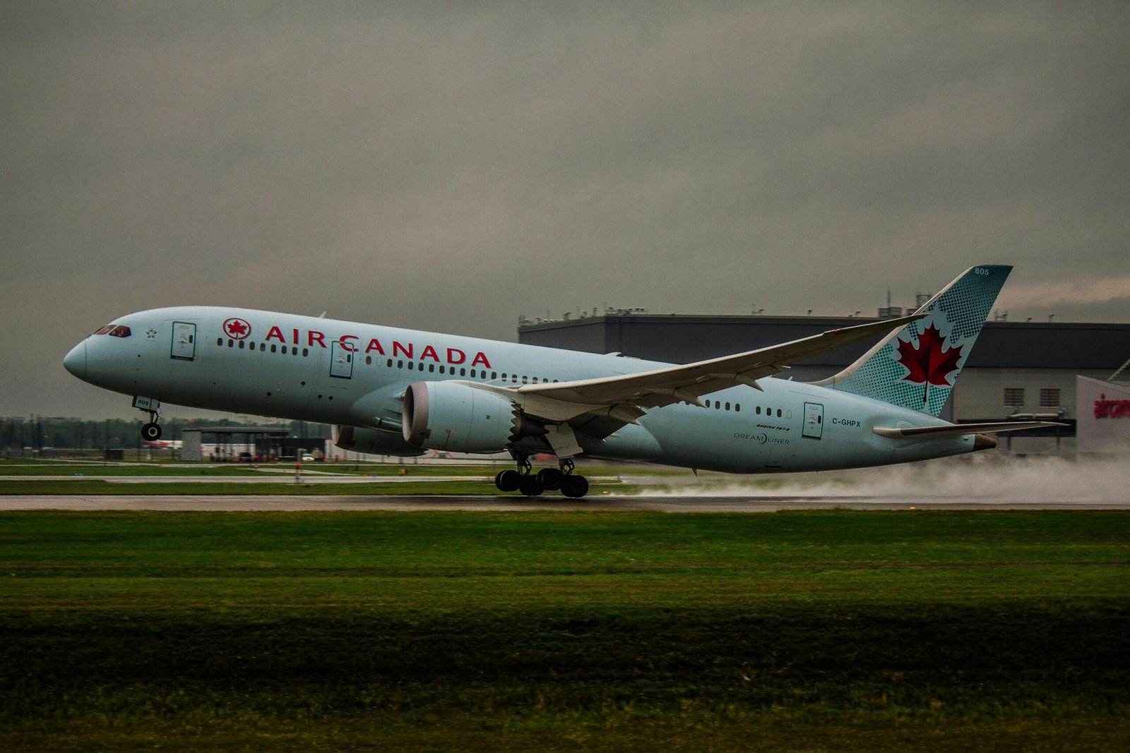 Rolls Royce vs General Electric: An In-Depth Look at Boeing 787 Engine Options
