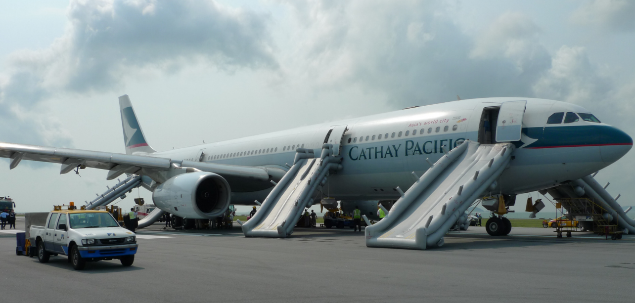 The Story of the Heroic Landing of Cathay Pacific Flight 780
