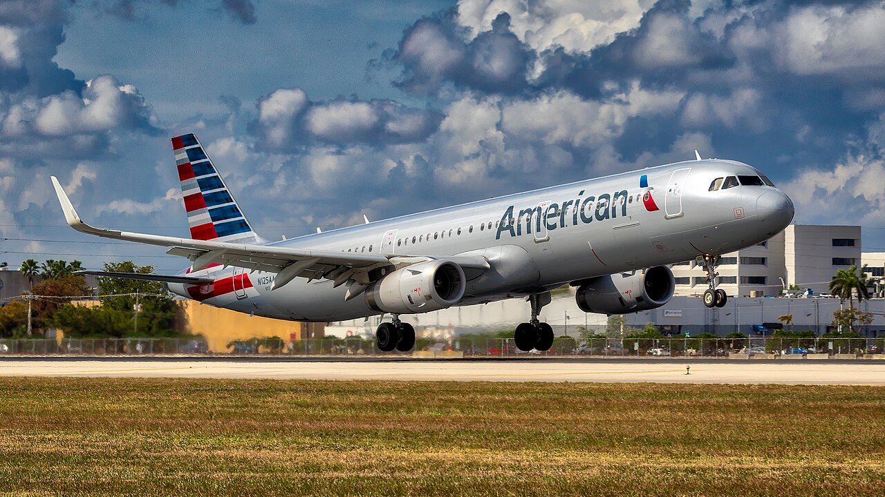 Bird Strike Forces Emergency Landing for American Airlines Flight 1722