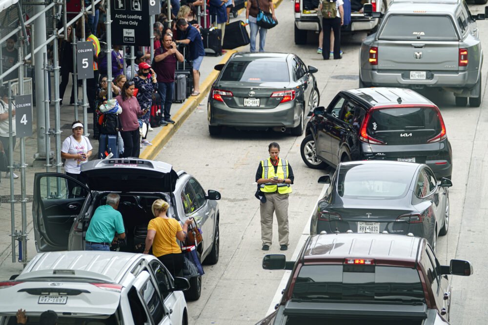 Houston's George Bush Airport Opens New International Arrivals Curb