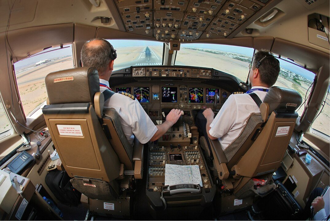 How Pilots Handle In-Flight Emergencies?