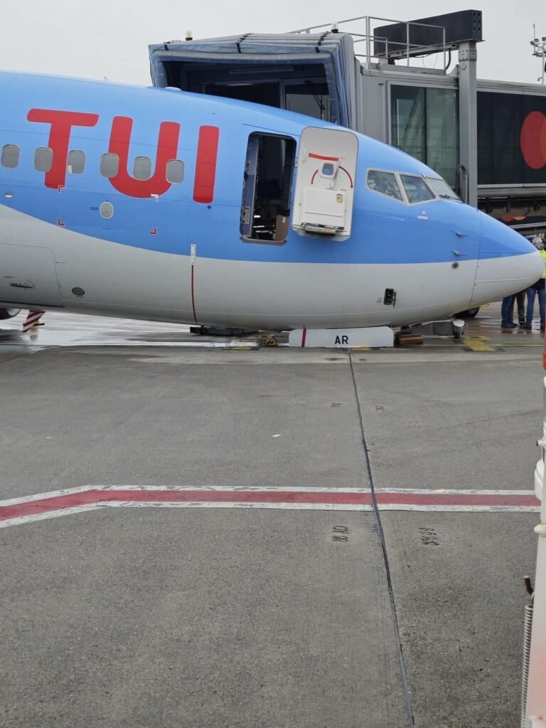 TUI Landing Gear Collapse