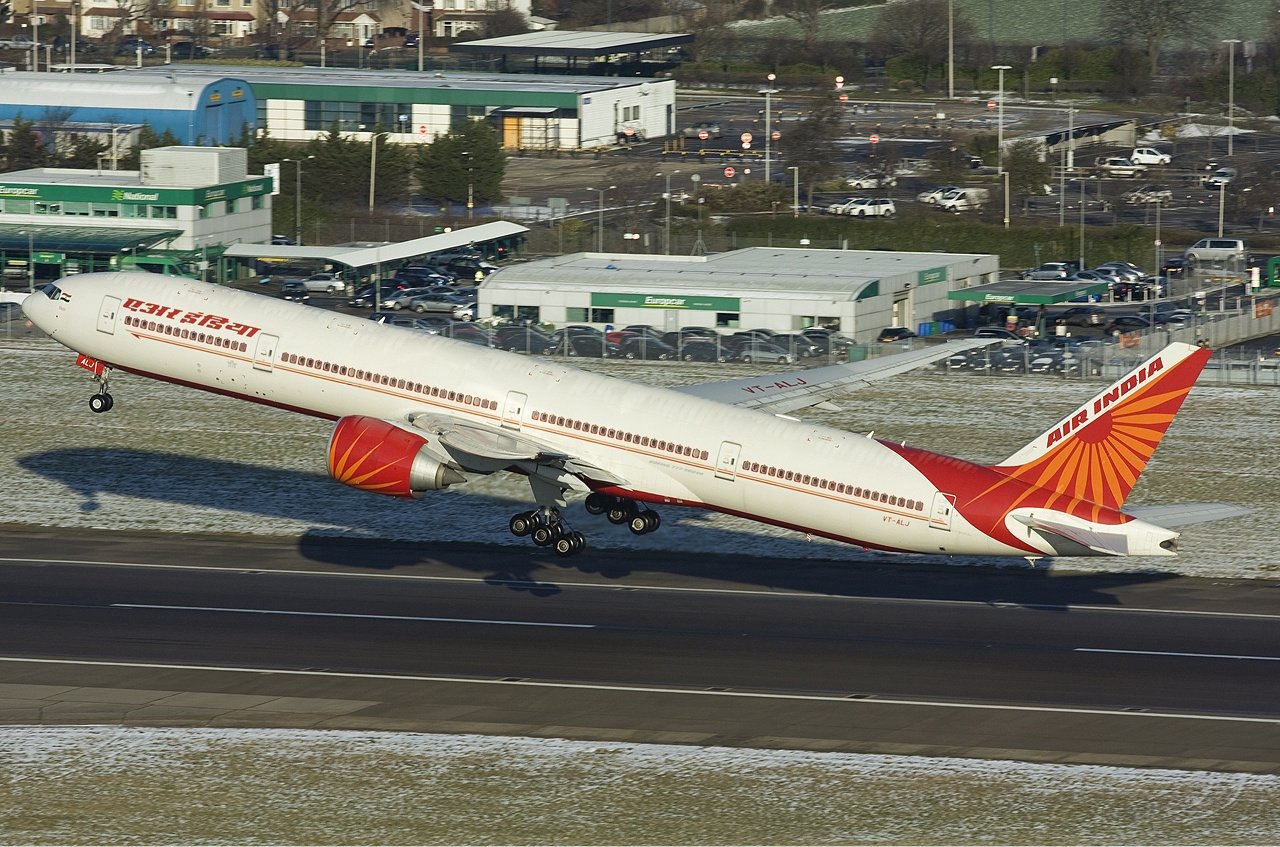Pilot Sues Air India Over Emergency Oxygen Supply Concerns on Long-Haul Flights