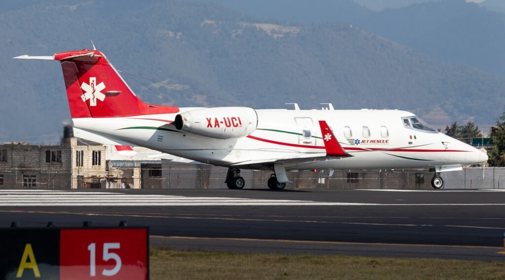 Learjet 55 Crashes in Philadelphia