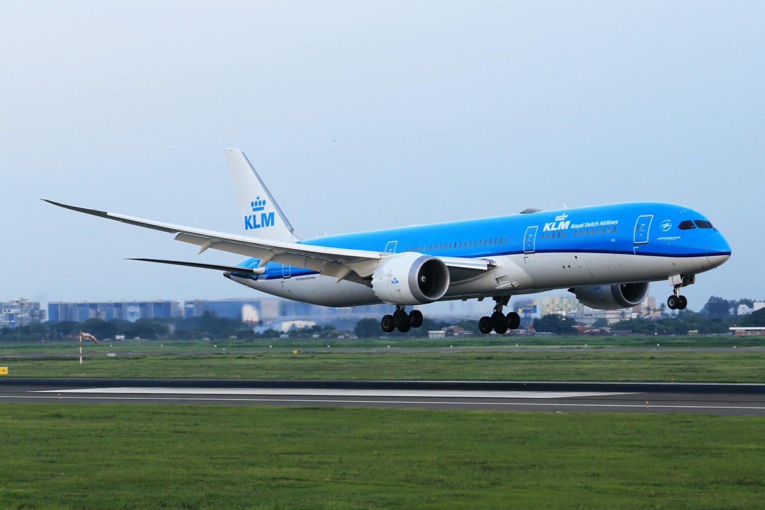 Why the Boeing 787 Dreamliner Doesn't Have Winglets? - The Aviators Group